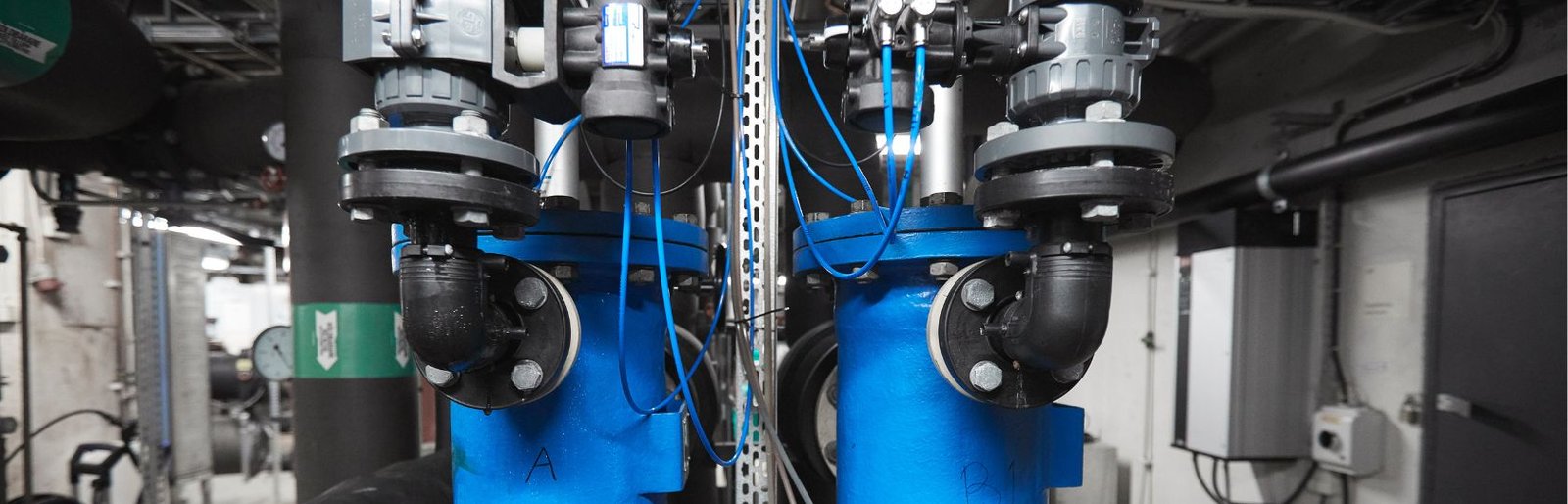 Bernoulli filter voor het verwijderen van vervuiling uit oppervlaktewater of afvalwater